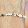 Bracciale in argento rosè con 9 perle e la parola  “star” con  zirconi