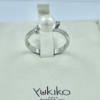 Anello Yukiko in oro bianco 18kt con diamanti e perla